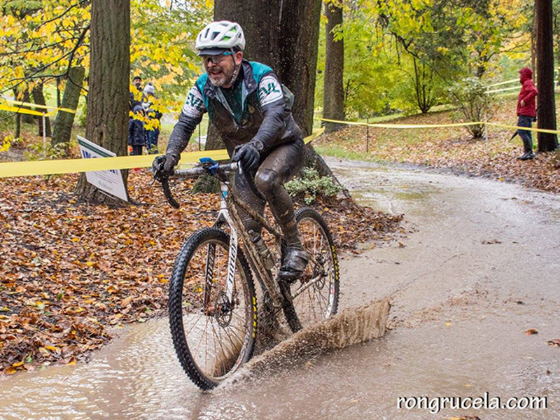 Photo of Greg Culver racing at Cross in the Park.